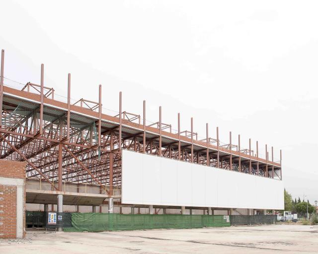 Obras de cerramiento exterior de los pabellones del Complejo Deportivo Condesa de Chinchón de Boadilla
