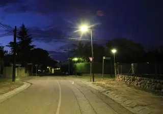 La nueva iluminación de Olivar de Mirabal de Boadilla está ya encendida en su totalidad