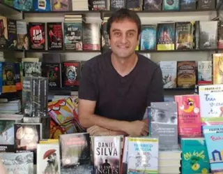 El boadillense Rafa Pérez Herrero presenta su nuevo libro "Frascos Pequeños"
