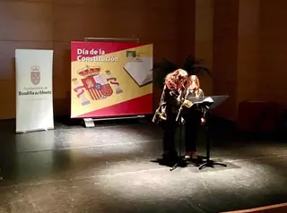 Alumnos de 5 colegios de Boadilla rinden homenaje a la Constitución con una lectura de sus artículos