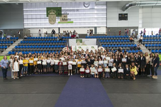 Casi 200 alumnos de Boadilla premiados por sus expedientes académicos y su compromiso social