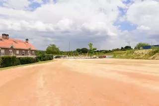 El Ayuntamiento habilita un aparcamiento provisional en la avenida de España para los vecinos de las zonas del casco que están en obras