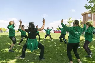 Yoga y taichi al aire libre para los mayores de Boadilla