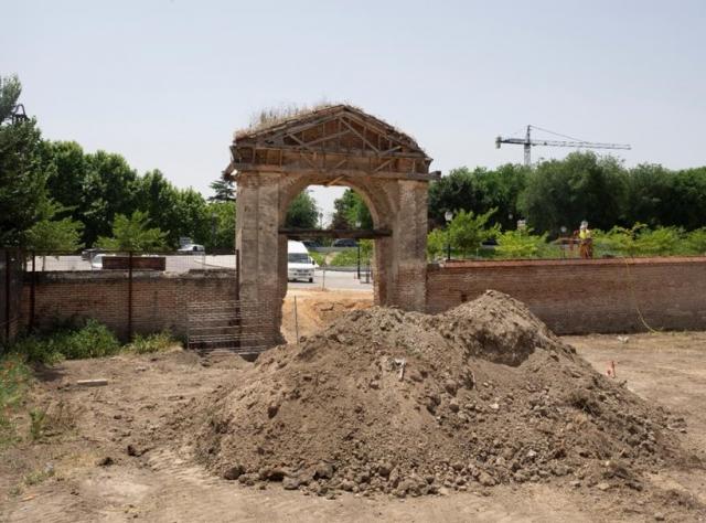 En marcha la rehabilitación de los muros y portones de acceso a las huertas del Palacio