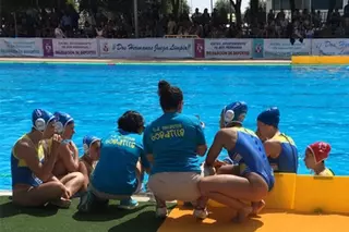 La asociación ' Una brazada un céntimo' otorga la Beca al mérito deportivo al Club Natación Boadilla