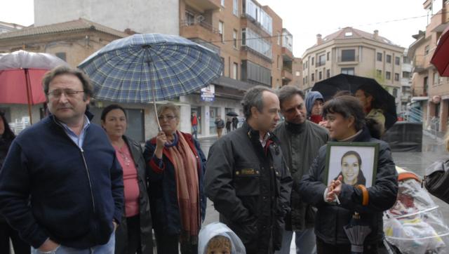 Concentración frente al Ayuntamiento para pedir el endurecimiento de las penas por abuso sexual contra menores