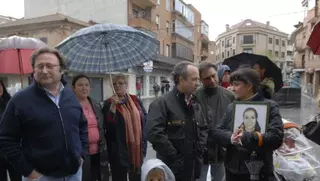 Concentración frente al Ayuntamiento para pedir el endurecimiento de las penas por abuso sexual contra menores