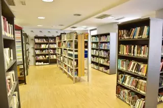 La sede institucional ofrece el servicio de biblioteca mientras duren las obras en la Casa de la Cultura