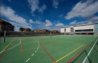Beatriz Martínez solicita que se abran al público las instalaciones deportivas del Colegio Highland Los Fresnos