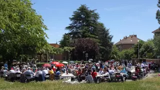 Cientos de personas acuden a la tercera edición de la Fiesta de la Familias de la Residencia Virgen del Pilar