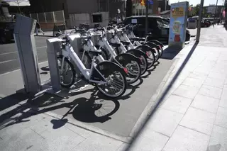 El Ayuntamiento recuerda las sanciones por el mal uso de las bicicletas eléctricas de alquiler