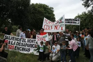 PSOE: "Más de 200 personas se manifiestan en defensa del Monte de Boadilla".