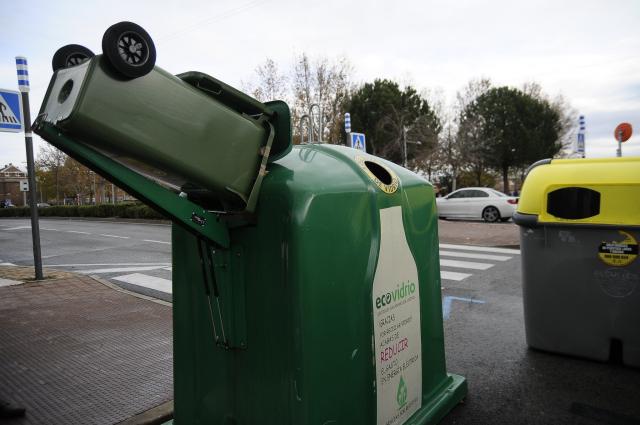 El Ayuntamiento realiza una campaña para facilitar el reciclaje de vidrio en los locales hosteleros