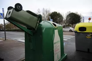 El Ayuntamiento realiza una campaña para facilitar el reciclaje de vidrio en los locales hosteleros
