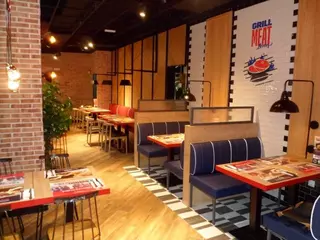 Foster's Hollywood reabre en Boadilla con un local completamente renovado y novedades para los vecinos