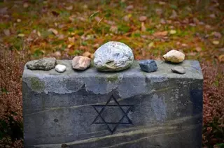 Aprobada la moción de VOX Boadilla para recordar a las víctimas del Holocausto

