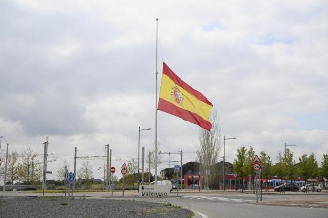 Las banderas ondean a media asta en Boadilla en señal de duelo