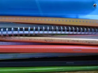 El Ayuntamiento traslada desde los centros escolares a los domicilios de los alumnos el material que necesitan