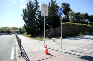 El tránsito peatonal de los puentes sobre la M-50 se limitan a un solo sentido para poder mantener la distancia de seguridad