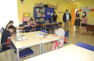 Clases de refuerzo durante julio para menores en situación de vulnerabilidad en el Aula Socioeducativa