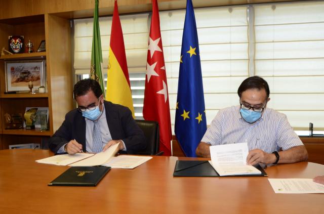 El Ayuntamiento renueva el convenio con la Asociación de Mayores para la financiación de sus actividades y del abono transporte