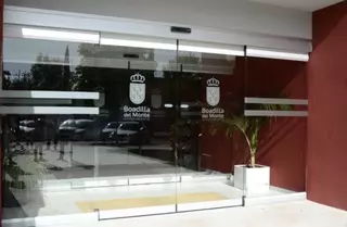 Instaladas puertas automáticas de acceso al Auditorio Municipal de Boadilla