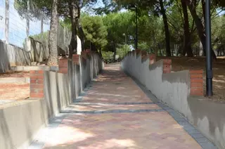 Continúan las obras de remodelación de la rampa que une la calle Albarracín con la calle Sigüenza