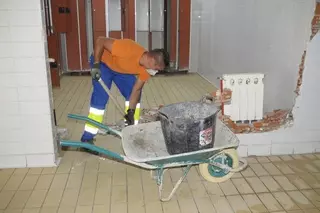 El Ayuntamiento de Boadilla renueva los vestuarios de la Piscina Municipal Cubierta