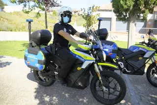 La Policía Local cuenta con dos nuevas motos eléctricas para patrullar en zonas verdes