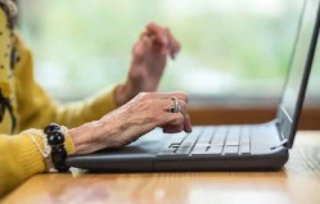Ciudadanos Boadilla propone la ampliación de cursos y talleres de informática para personas mayores
