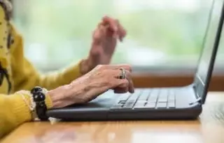 Ciudadanos Boadilla propone la ampliación de cursos y talleres de informática para personas mayores
