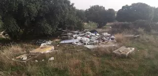 Boadilla pide a la Alcaldesa de Alcorcón que retire los residuos que se acumulan en el camino Pradonal