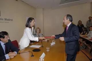 El alcalde firma un convenio con la consejera de Empleo y Mujer para potenciar la formación profesional