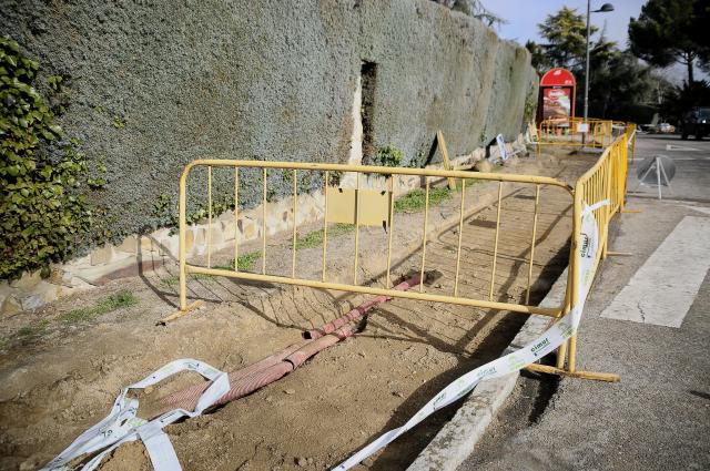 Continúan los trabajos de acerado en las urbanizaciones históricas de Boadilla