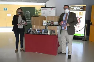Una distribuidora dona 500 DVD y Blu-ray para la nueva biblioteca y el centro de mayores Juan González de Uzqueta