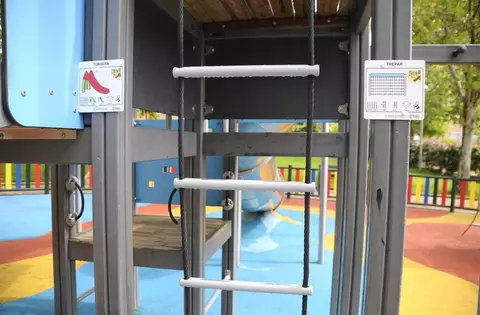 Pictogramas en los parques de Boadilla para facilitar el acceso a niños con Trastornos del Espectro Autista