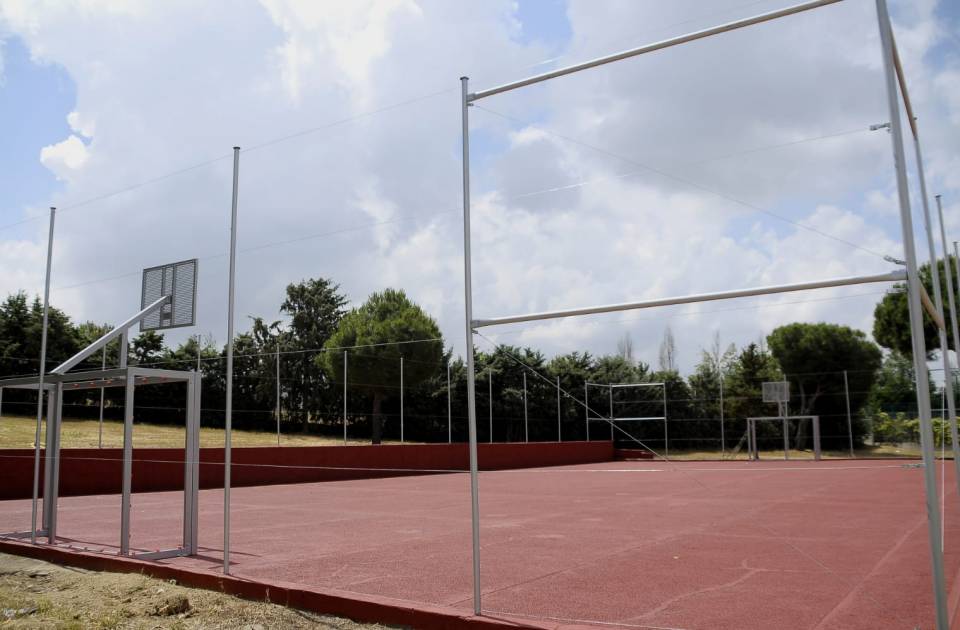 Nueva pista para fútbol sala y baloncesto en la calle Cabo de Peñas de Boadilla