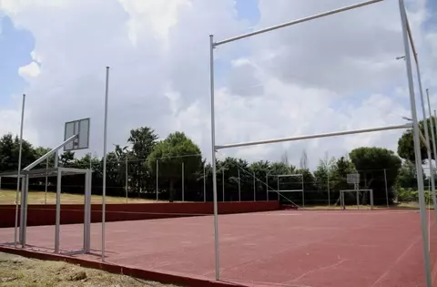 Nueva pista para fútbol sala y baloncesto en la calle Cabo de Peñas de Boadilla