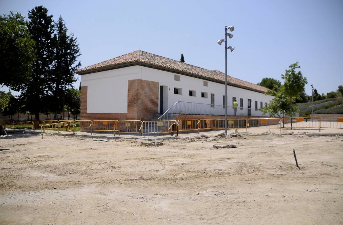 El Ayuntamiento remodela la zona de aparcamiento del Aula Medioambiental de Boadilla