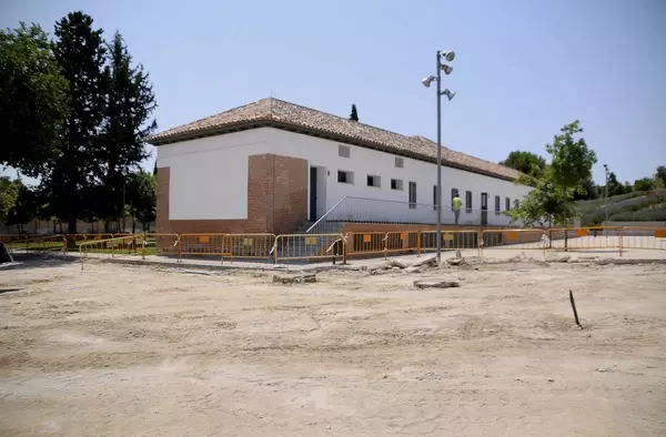 El Ayuntamiento remodela la zona de aparcamiento del Aula Medioambiental de Boadilla