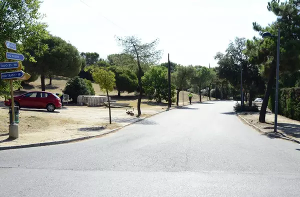 A punto de comenzar la renovación del acerado de la calle Río Duero en Parque Boadilla