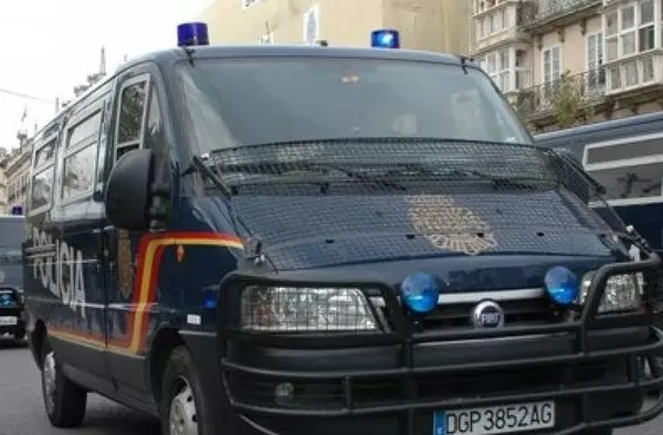 Un herido por arma blanca y siete detenidos en un macrobotellón vandálico en Villaviciosa