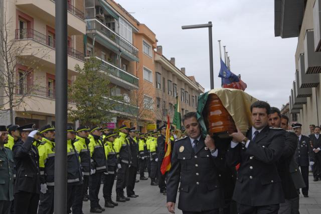 Emocionada despedida al cabo de la policía local Eduardo Asenjo fallecido ayer