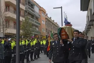 Emocionada despedida al cabo de la policía local Eduardo Asenjo fallecido ayer
