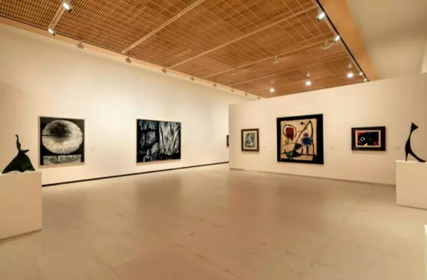 La extensa colección de arte del Banco Santander se abre al público en Boadilla del Monte