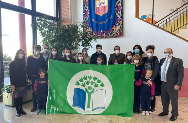 El Alcalde felicita al colegio CASVI por renovar su bandera verde de la sostenibilidad