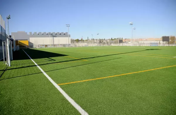 El Ayuntamiento ofrece en alquiler los campos de fútbol del polideportivo Condesa de Chinchón 