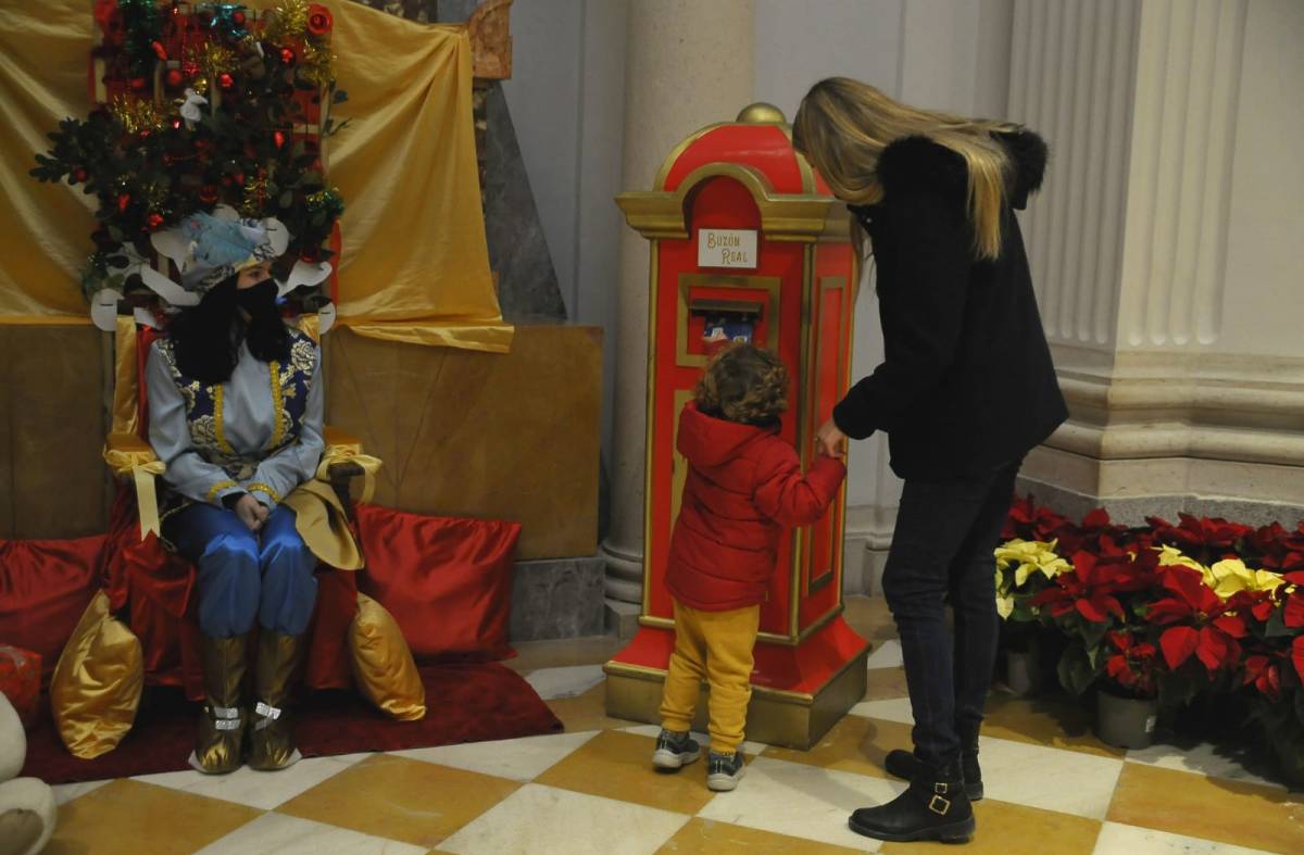 El Cartero Real ya está en Boadilla para recoger las cartas de los niños a los Reyes Magos