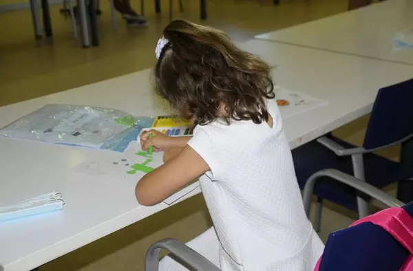 Los Servicios Sociales de Boadilla ofrece actividades lúdicas navideñas a los menores del Aula Socieducativa
