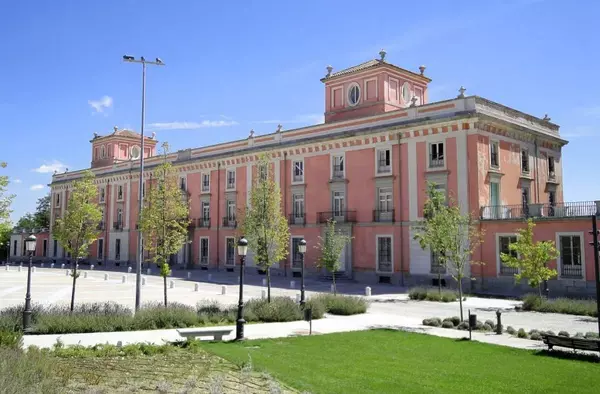 Ampliado el horario de acceso permitido de vehículos por delante del Palacio